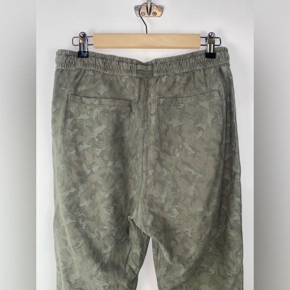 Athleta | Printed Farallon Camo Jogger Size 8 - Picture 6 of 12